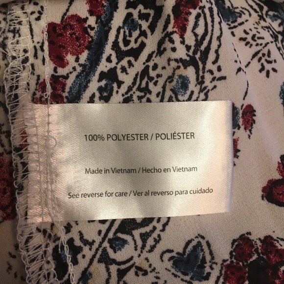 Peace & Pearls floral blouse - Picture 7 of 7